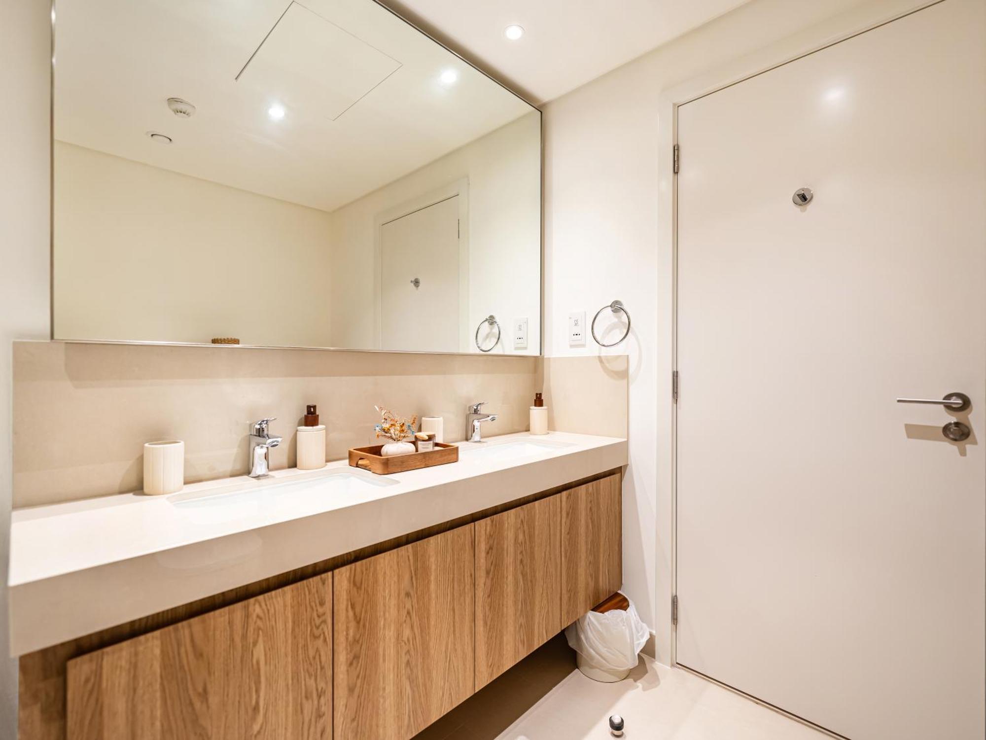 Luxury 2br, Burj And Fountain View, 2 Min Walk To Mall Dubai